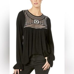 Free People Soul Mate Crochet-Pattern Top. SZ Small Black /White Long Sleeve